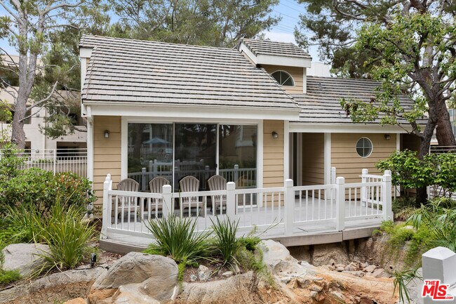 Building Photo - 8505 Gulana Ave