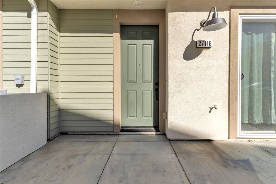 Building Photo - 27116 Vly Oak Pl