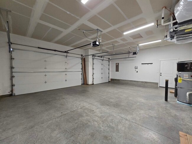 Building Photo - 6 Month Rental in Apple Valley with Lawn C...
