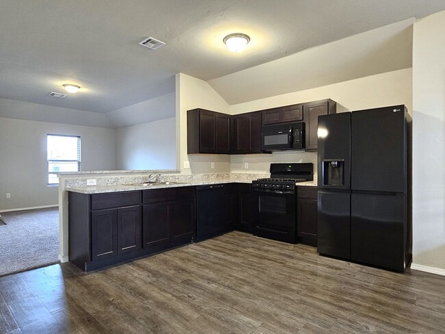 Building Photo - Harrah Haven: Exceptional 3 Bed, 2 Bath Re...