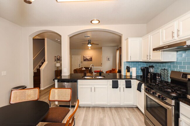 Building Photo - 2418 Allred Dr