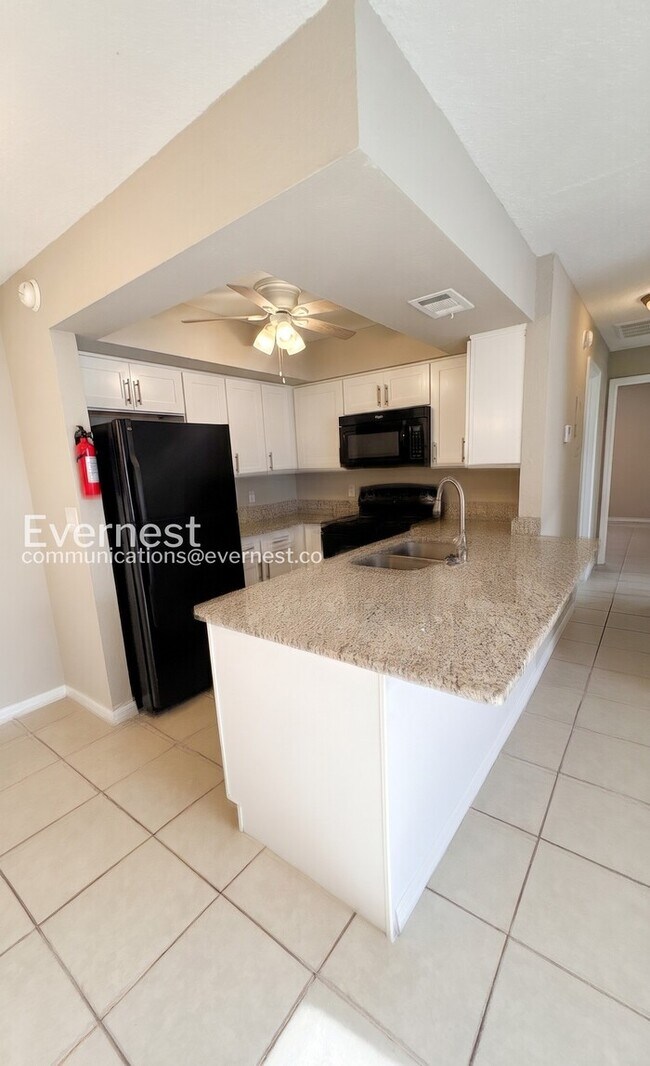 Building Photo - 3060 St Paul Dr