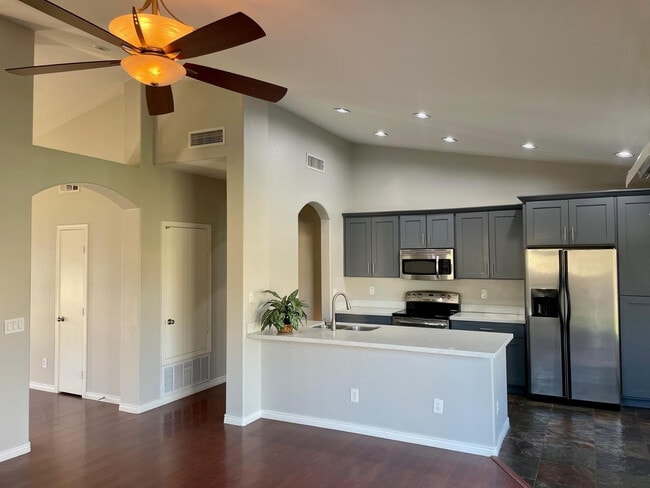 Building Photo - 2422 E Remington Pl