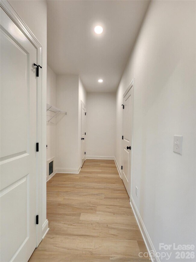 Building Photo - 1021 Jerome St