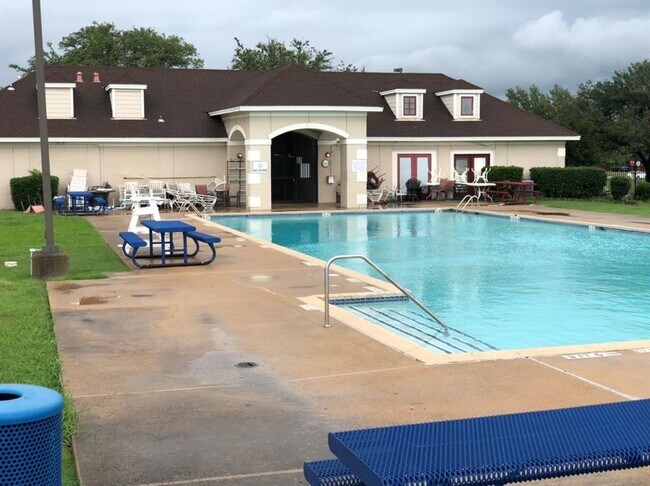 Building Photo - 11224 Dunlop Terrace