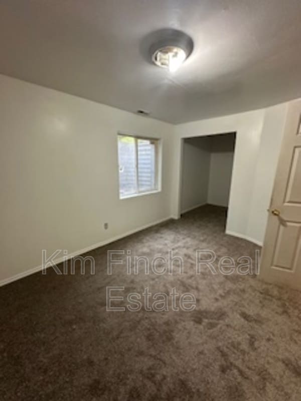 Building Photo - 826 750 W