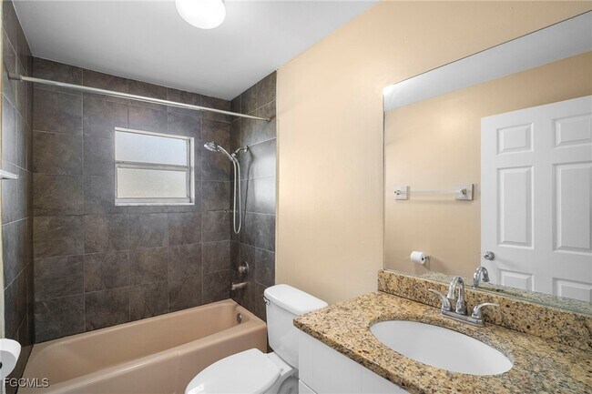 Building Photo - 5539 Tenth Ave