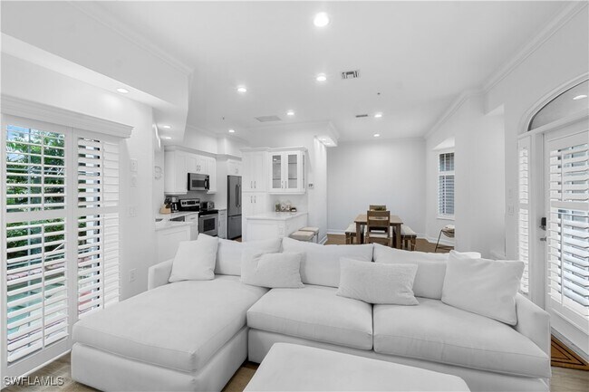 Building Photo - 991 8th St S