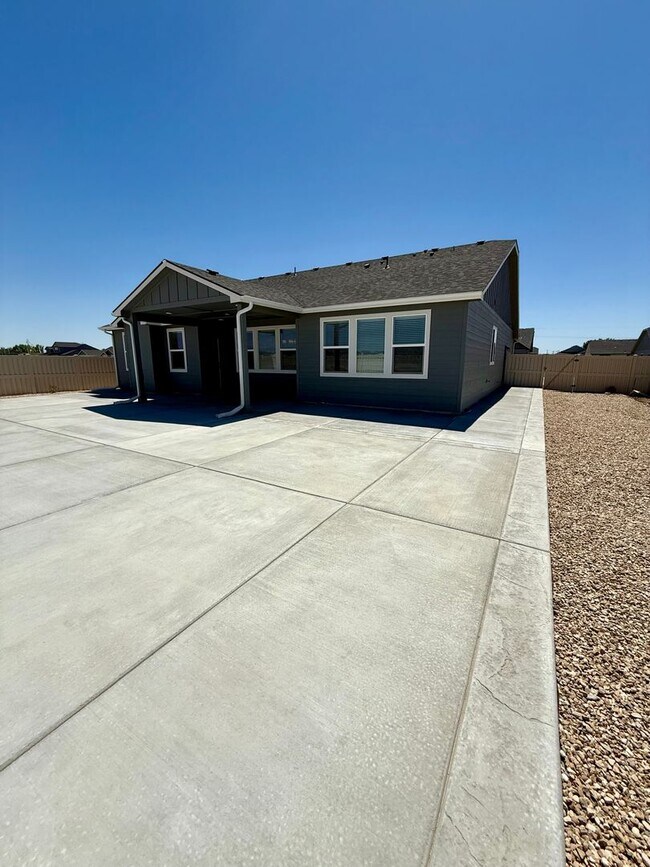 Building Photo - Welcome home! 4 bed 2 bath in Caldwell Idaho
