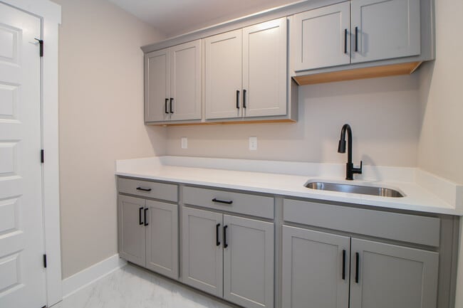 Building Photo - 166 Sango Dr
