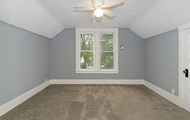 Building Photo - 1041 S 48th St