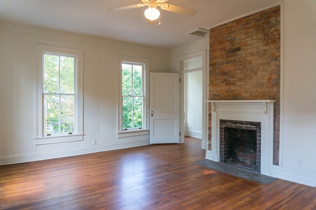 Building Photo - Stunning Historic Renovation in Montford