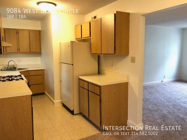 Building Photo - Spacious 3bd/1ba Brentwood Forest Condo