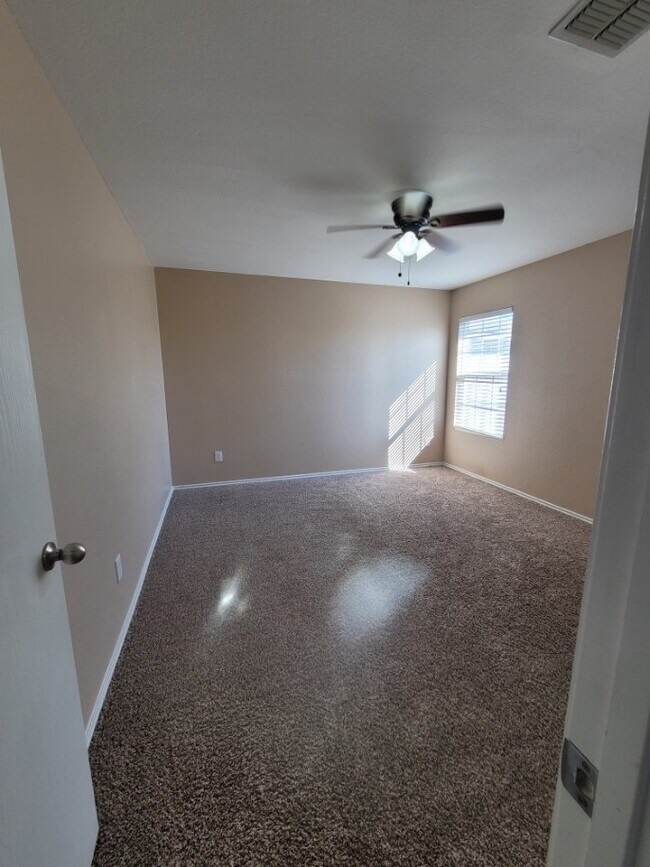 Building Photo - 1012 Mosaic Dr