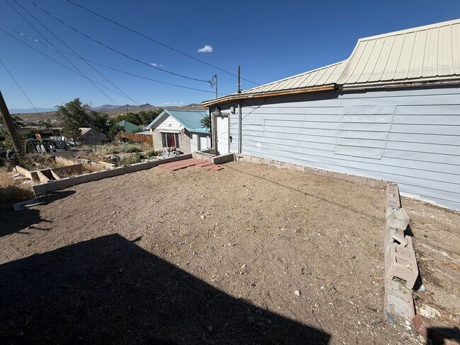 Building Photo - Cozy 2-Bedroom 1 Bath Retreat in Tonopah