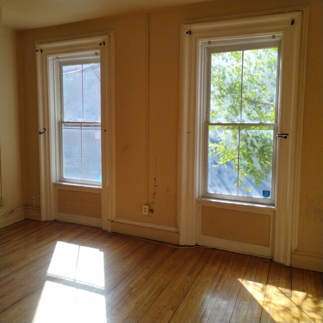 Building Photo - 96 Grand St