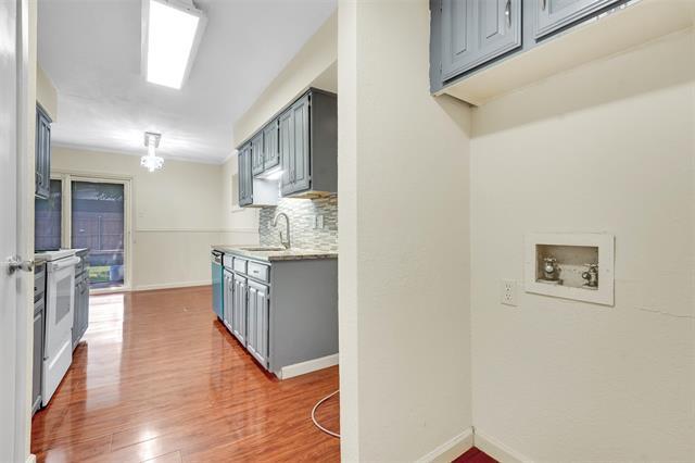 Building Photo - 710 W Embercrest Dr