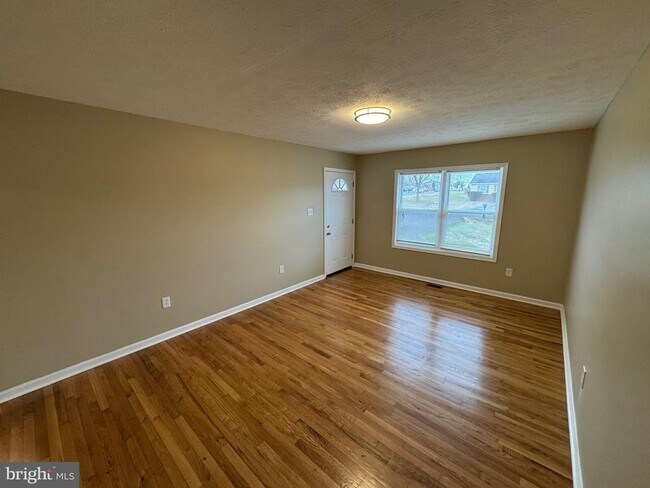 Primary Photo - 127 Longstreet Ave