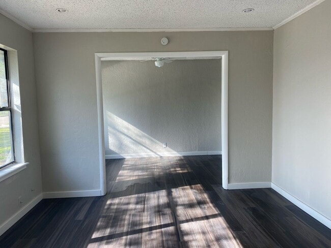 Building Photo - Beautiful Newly Remodeled Affordable Housi...