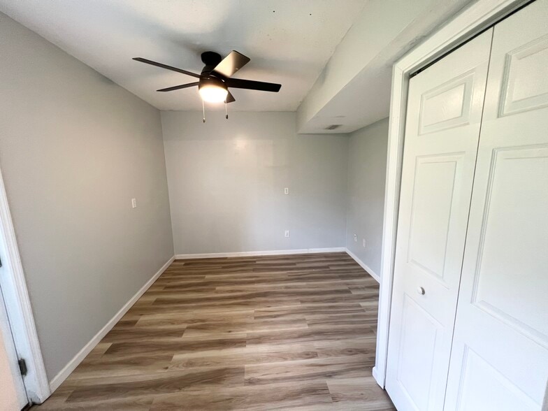 Downstairs 3rd bedroom - 20 Sunridge Dr