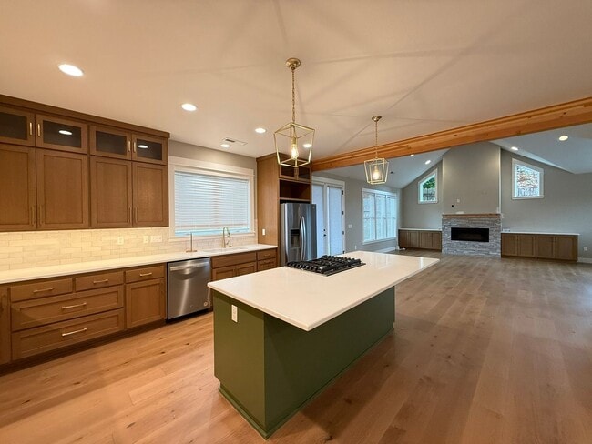 Building Photo - Elegant and Luxurious Cottage Grove Home