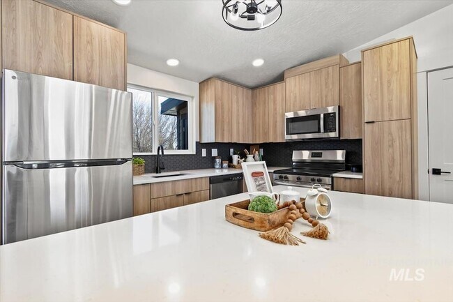 Building Photo - 362 London St