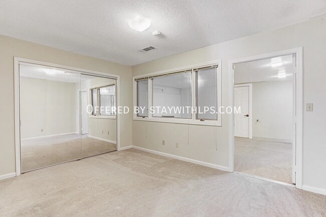 Building Photo - 5013 Scheibler Rd