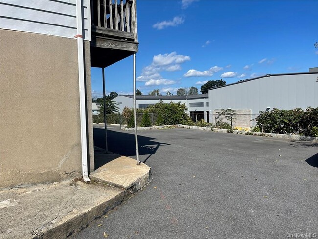 Building Photo - 227-229-229 S Ridge St