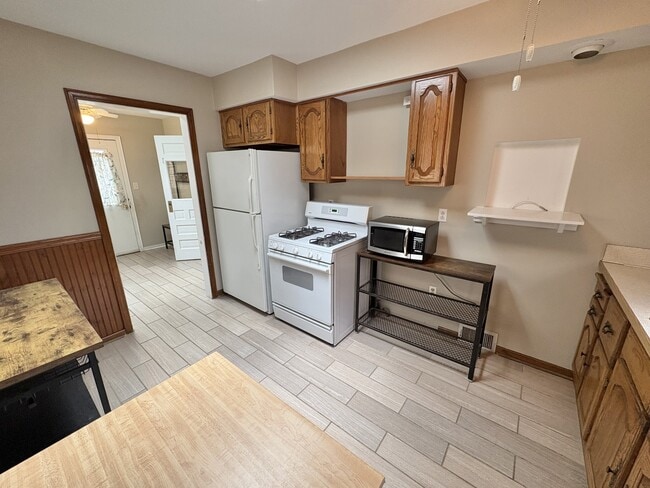 Building Photo - 793 Valley Rd