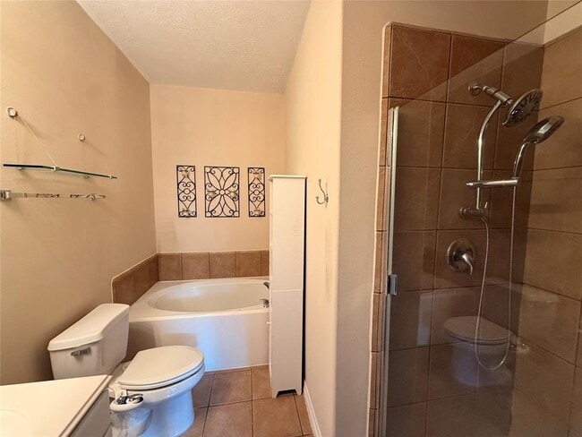 Building Photo - 815 Sterling Creek Cir