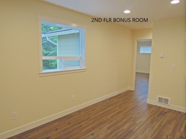 2nd floor bonus/office room - 321 3rd Pl NW