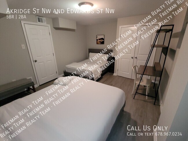 Building Photo - 1471 Akridge St NW