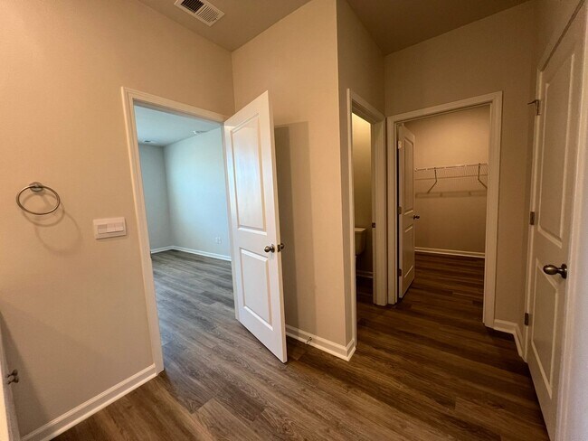 Building Photo - *COMING SOON* Longs - 4 Bedroom / 2 Bathro...