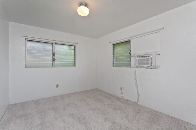 Building Photo - Kaneohe - Waikalua - 3 bedrooms, 2 1/2 bat...