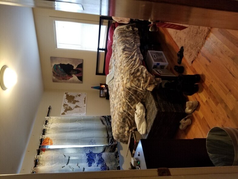 Building Photo - 1325 Crestmore Pl