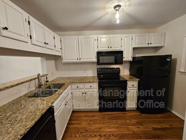 Building Photo - 333 Circle Ave