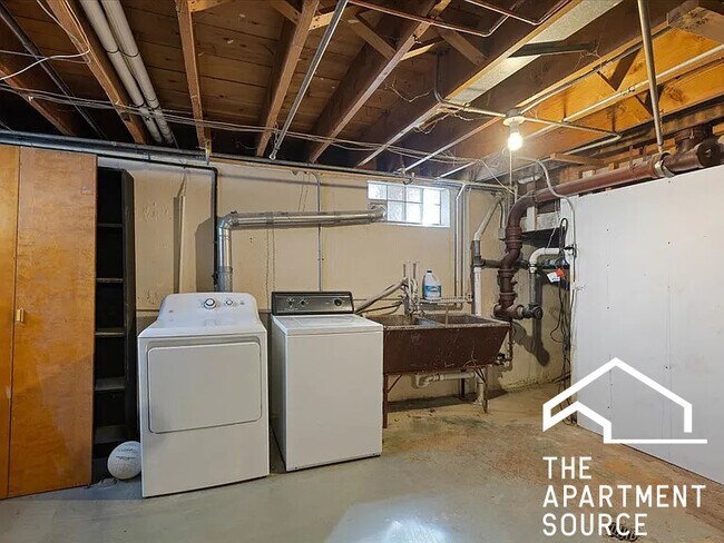 Building Photo - 4538 Dempster St