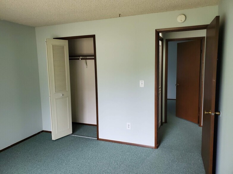 Building Photo - 14625 SW Glenbrook Rd