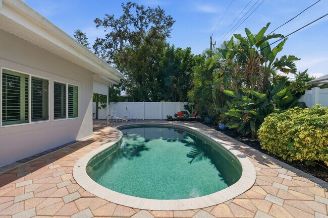 Building Photo - 27526 Los Amigos Ln