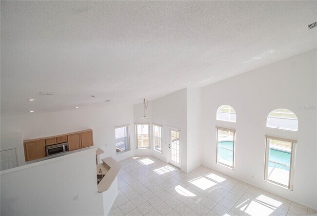 Building Photo - 667 Downing Cir