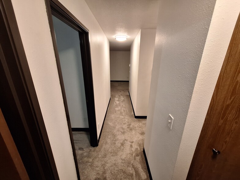 Building Photo - 341 Prairiewood Cir S