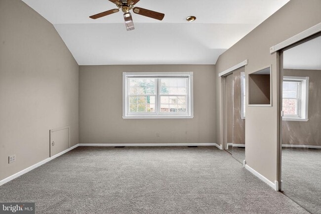 Building Photo - 11 Grant Dr