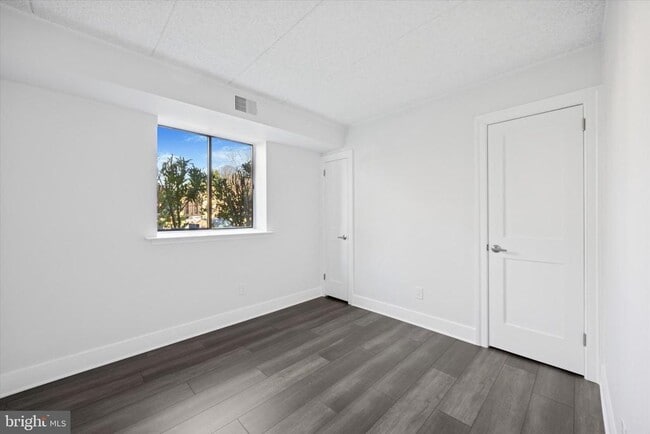 Building Photo - 40 Le Forge Ct