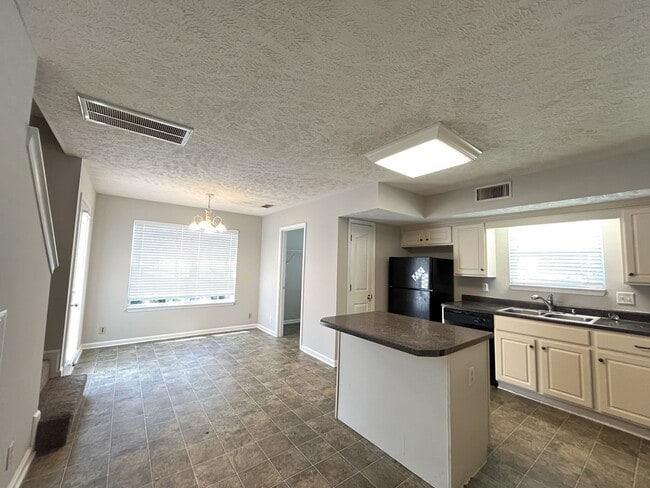 Building Photo - Flexible 4-Bed Home on Corner Lot in Everg...