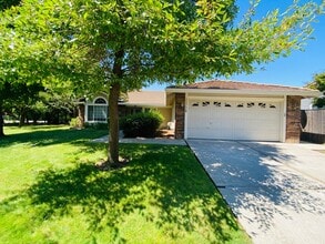 Building Photo - Charming Single-Story Corner Lot Rental