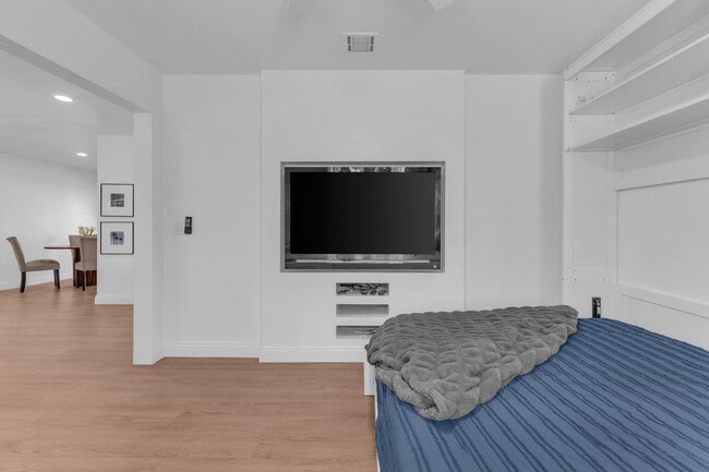 Building Photo - 75250 Vista Huerto