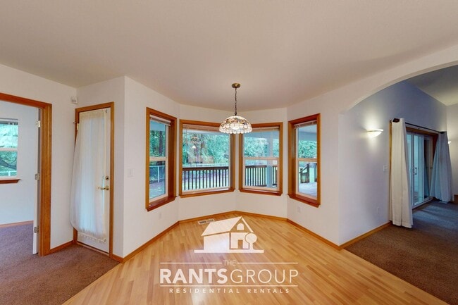 Building Photo - Spacious 3-Bed / 2-Bath Home on 2.5 Private Acres – Cooper Point