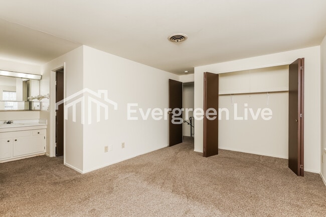 Building Photo - 5676 Troy Villa Blvd