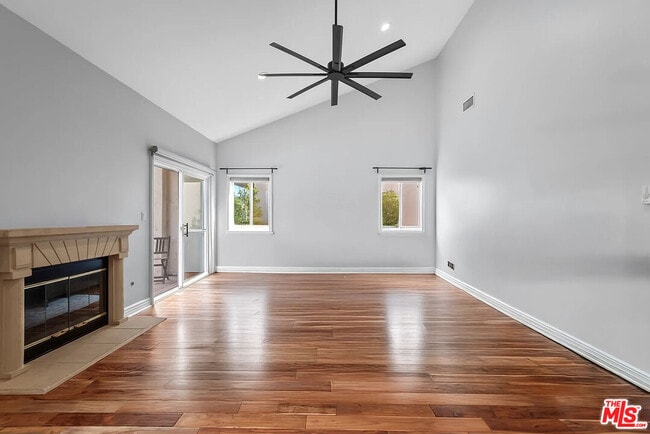 Building Photo - 4724 Noble Ave