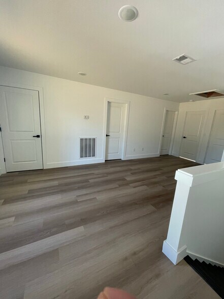 Building Photo - 44 Beverly Hills Dr